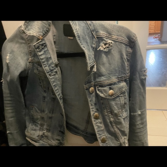 American eagle ladies denim jacket.  Great shape - Picture 2 of 4